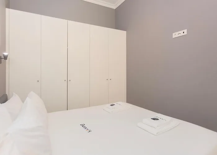 Liiiving In - Silver Light 포르투