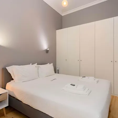 Apartment Liiiving In - Silver Light *